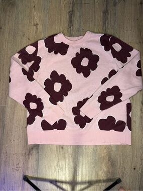 Crewneck Pink Sweater with Maroon Floral Motif